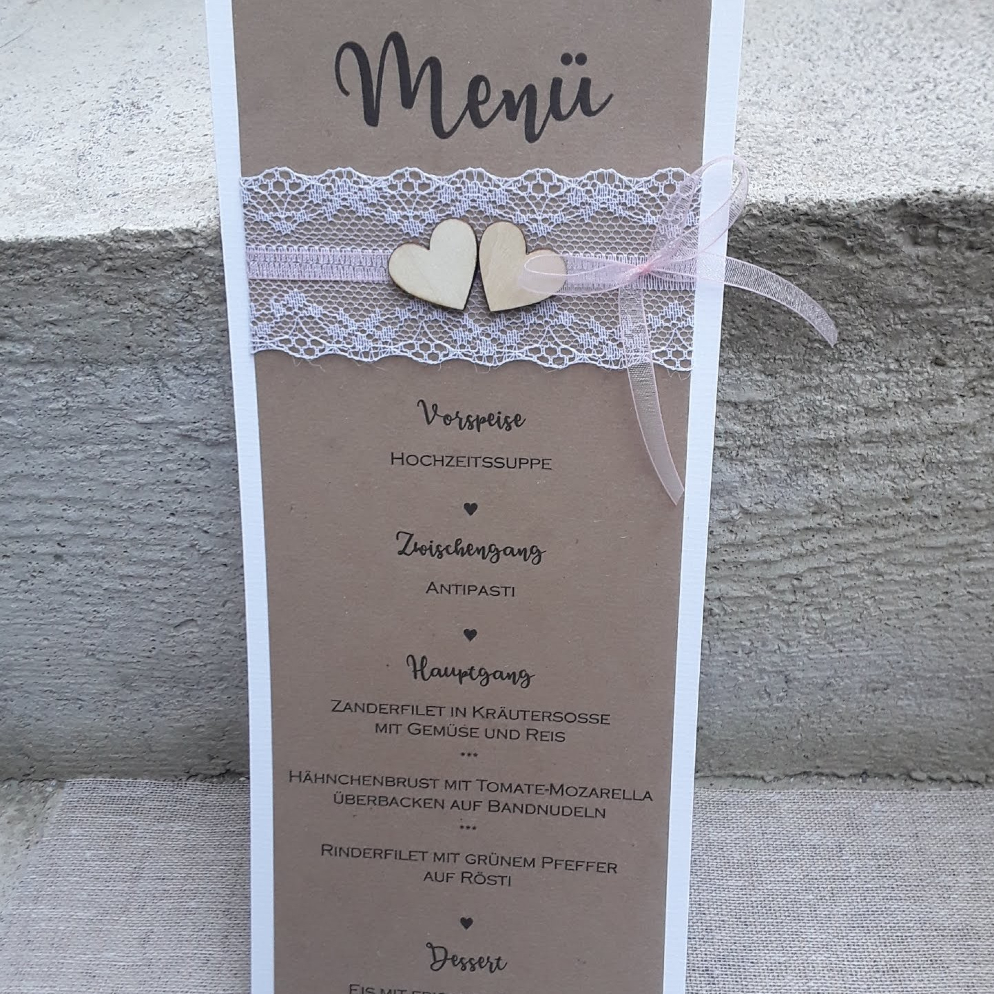 Menükarte Buffetkarte Getränkekarte Tortenkarte zur Hochzeit vintage DINlang Holzherzen Kraft incl. Druck